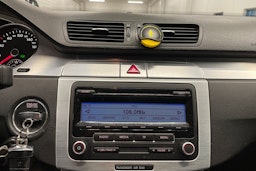 ruskea (beige) Volkswagen Passat 2009 kuva 14.