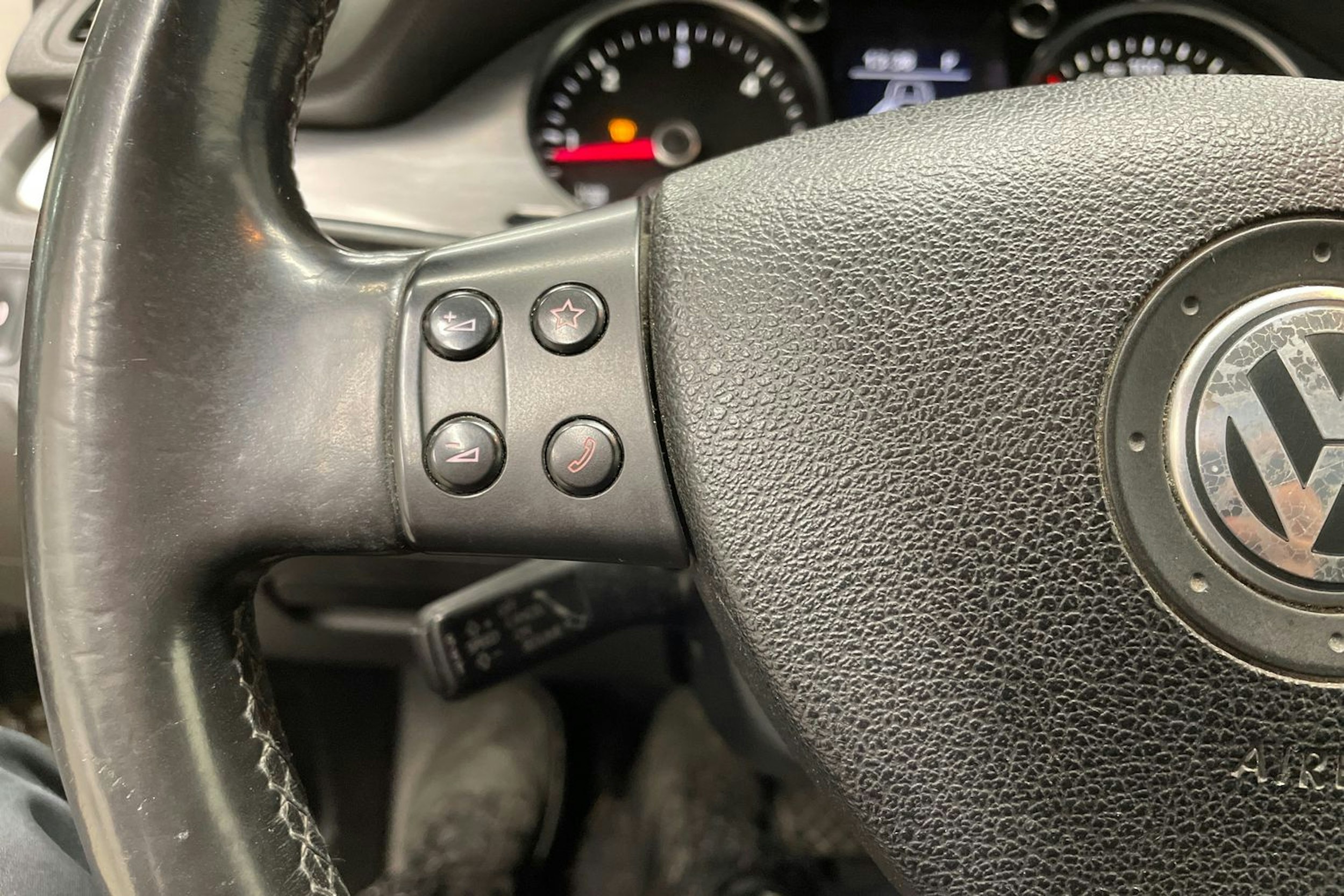 ruskea (beige) Volkswagen Passat 2009 kuva 16.