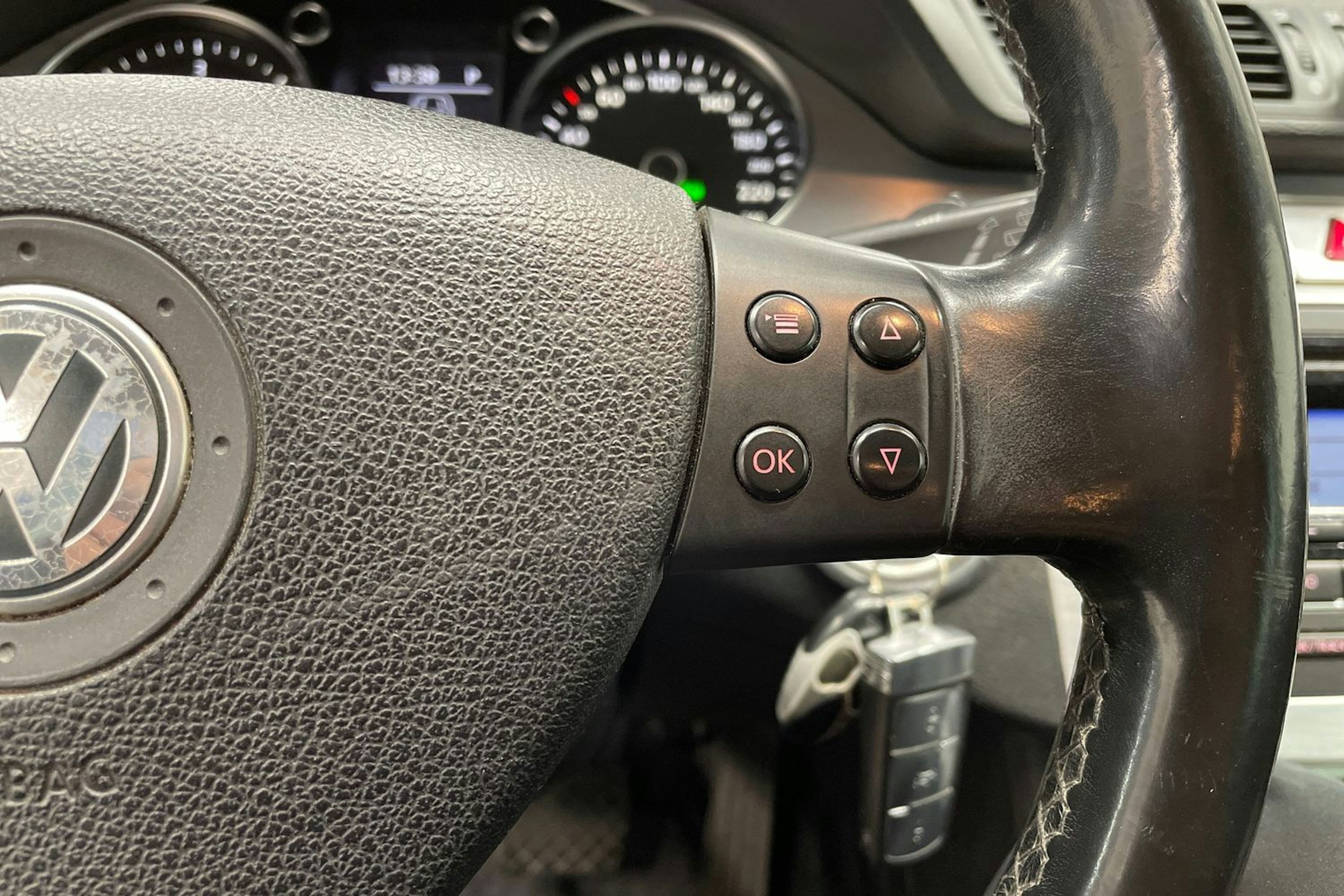 ruskea (beige) Volkswagen Passat 2009 kuva 17.