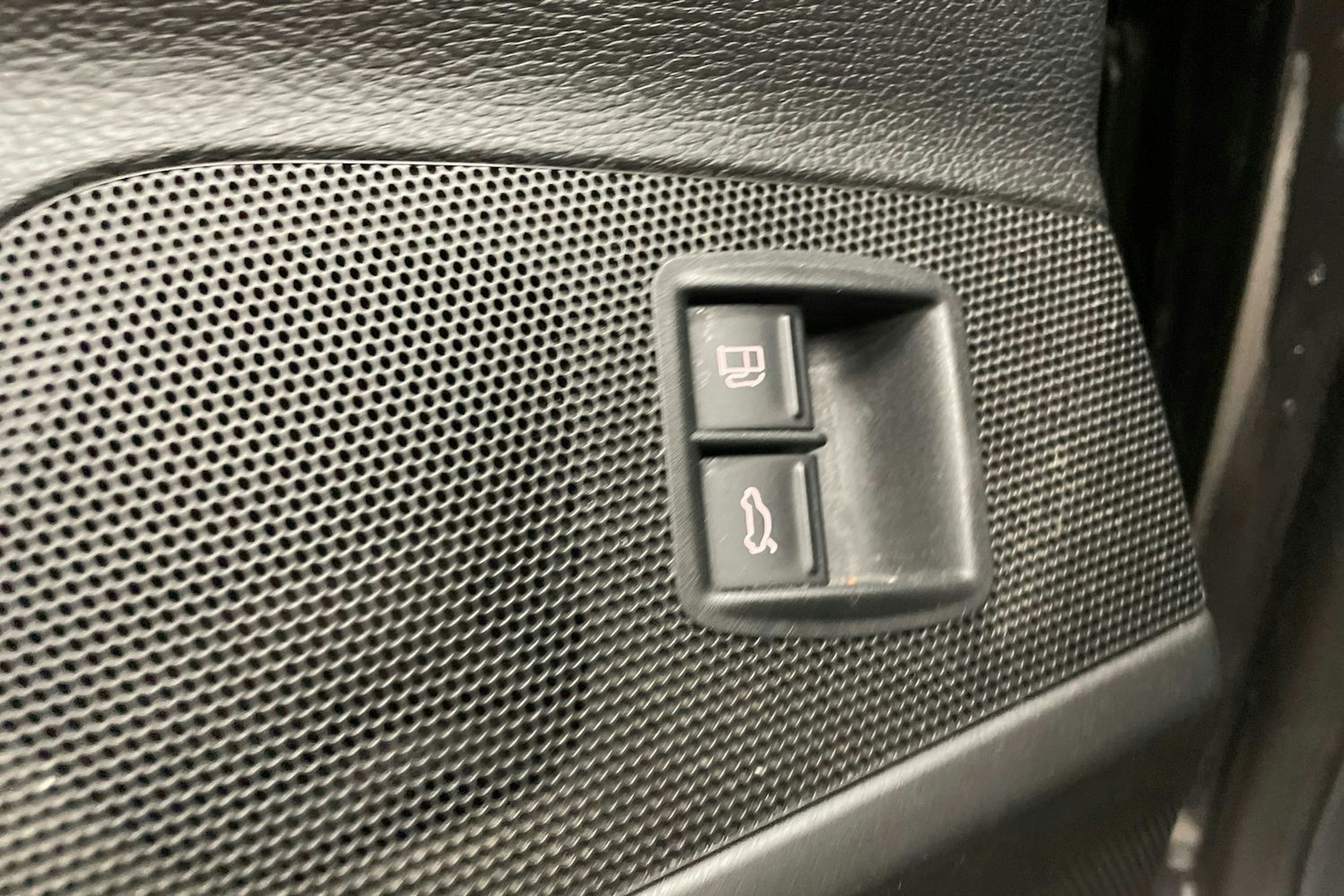 ruskea (beige) Volkswagen Passat 2009 kuva 18.