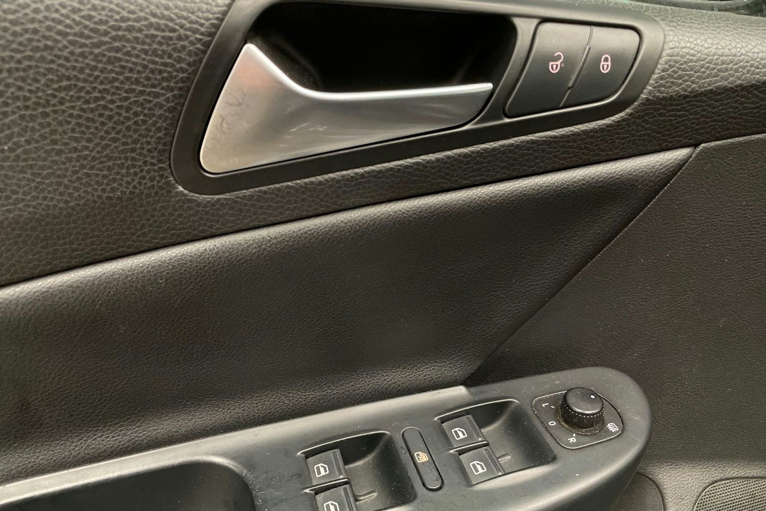 ruskea (beige) Volkswagen Passat 2009 kuva 19.