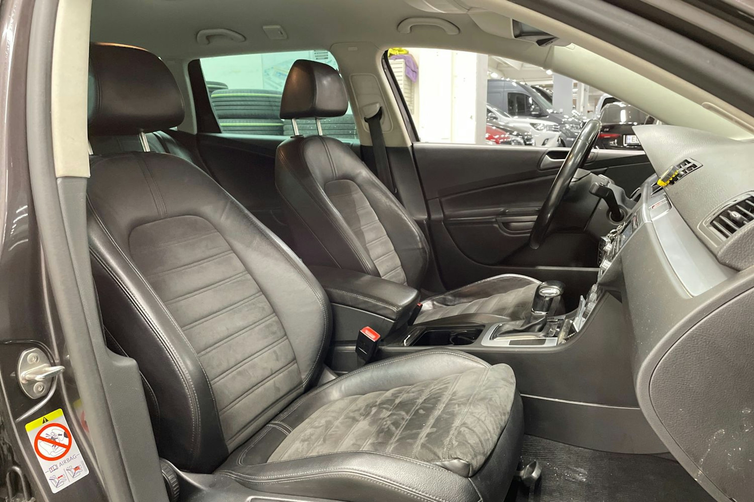 ruskea (beige) Volkswagen Passat 2009 kuva 22.