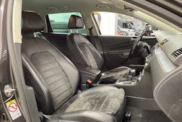 ruskea (beige) Volkswagen Passat 2009 kuva 22.