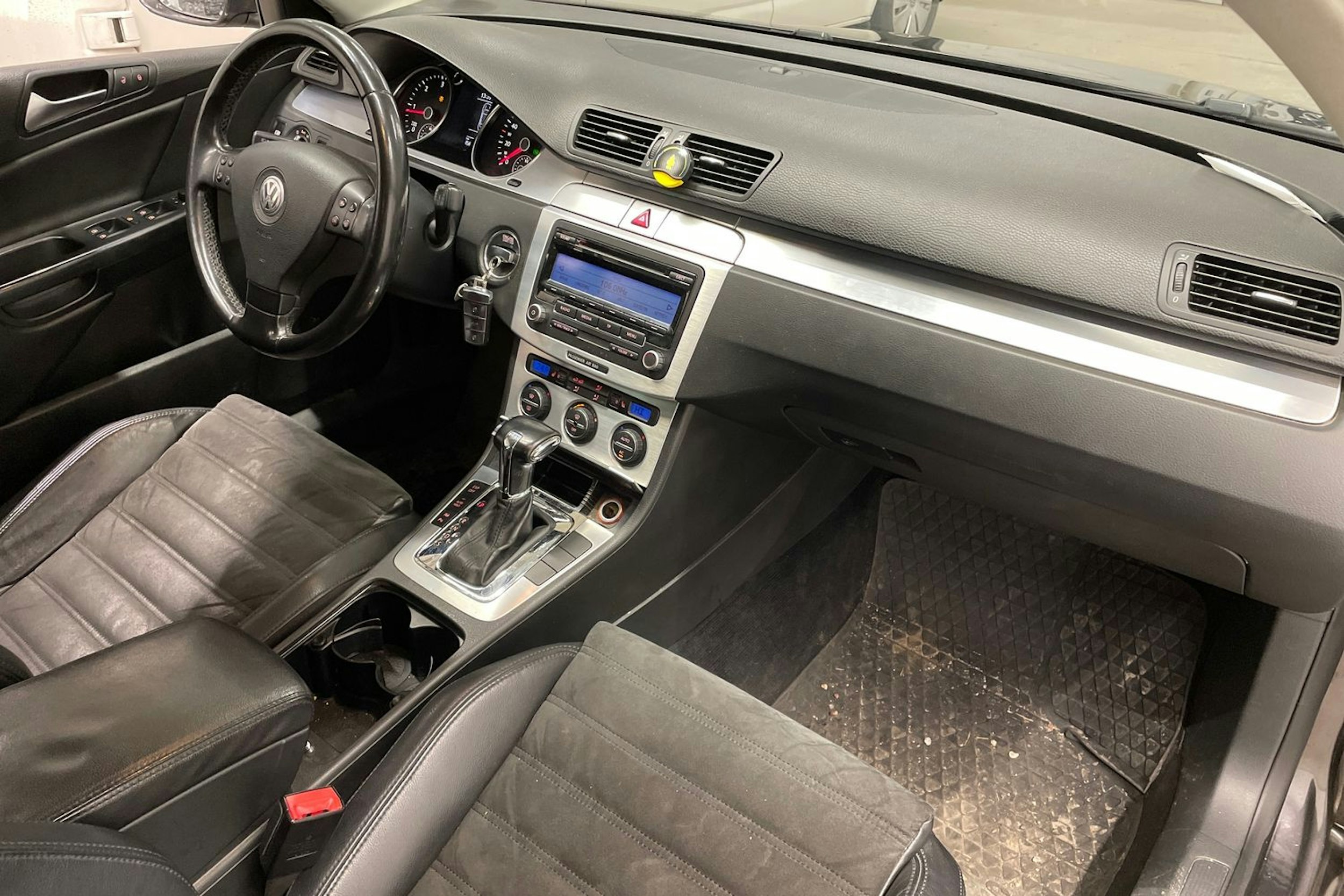 ruskea (beige) Volkswagen Passat 2009 kuva 23.