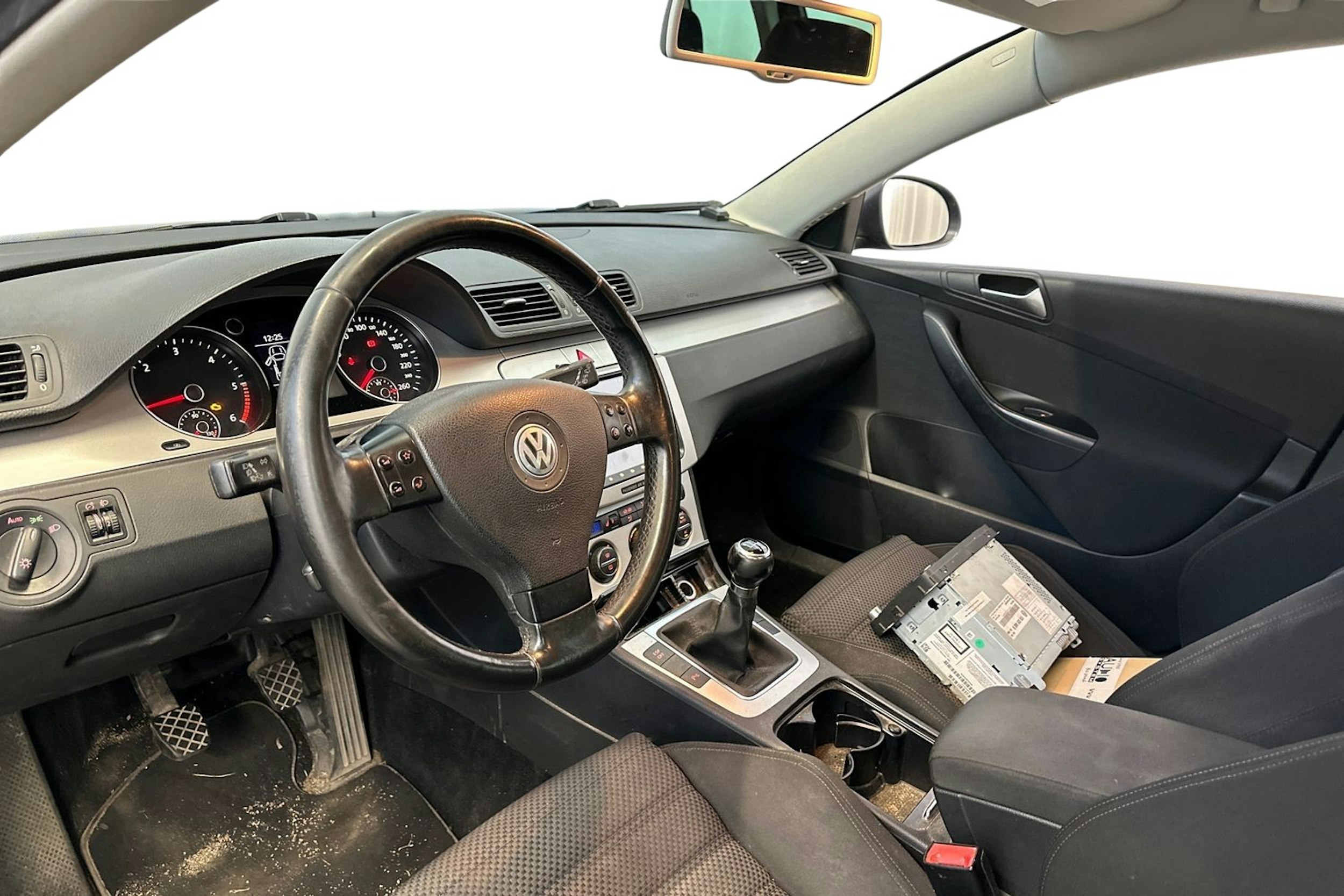 sininen Volkswagen Passat 2009 kuva 6.