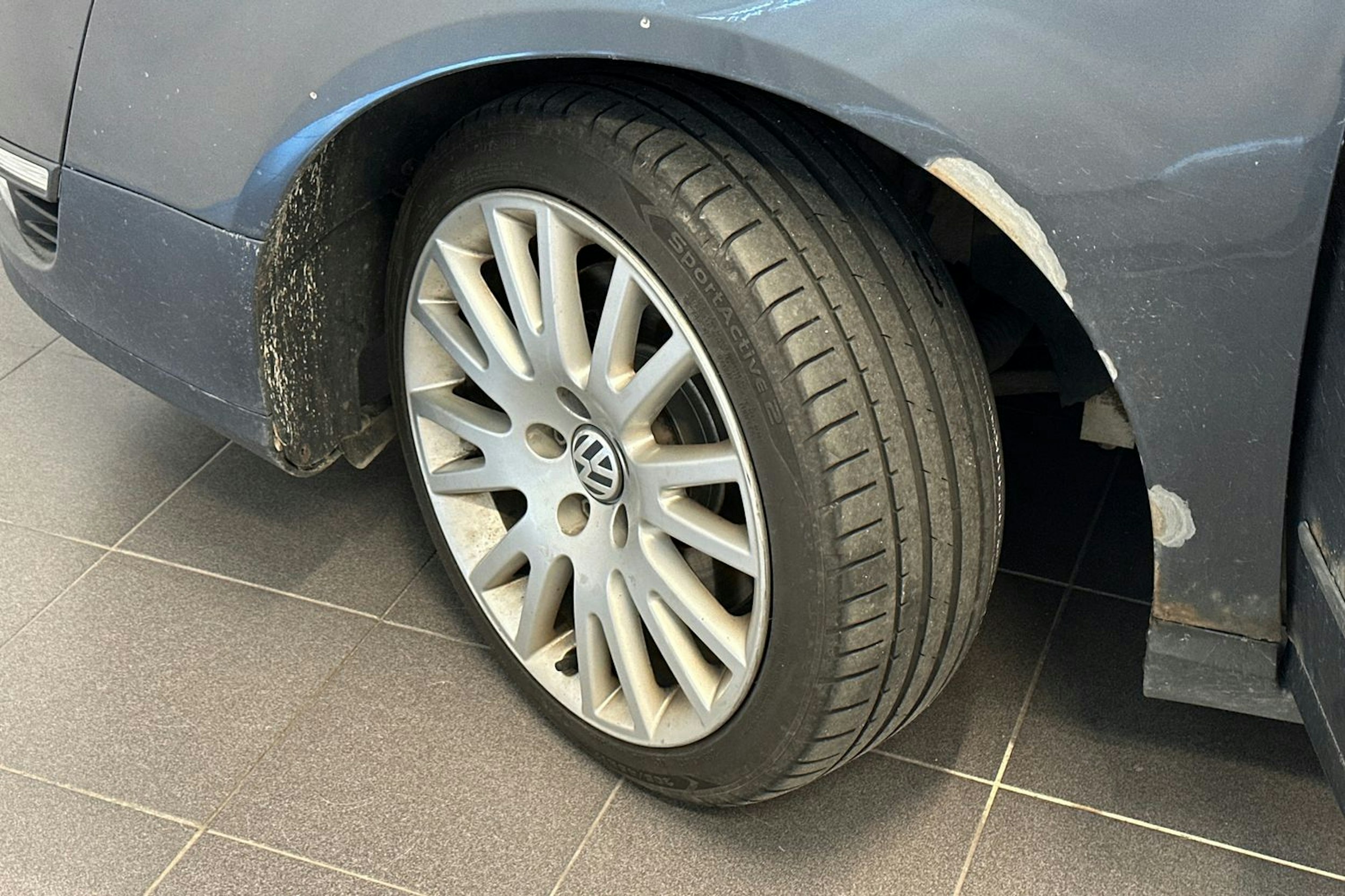 sininen Volkswagen Passat 2009 kuva 10.