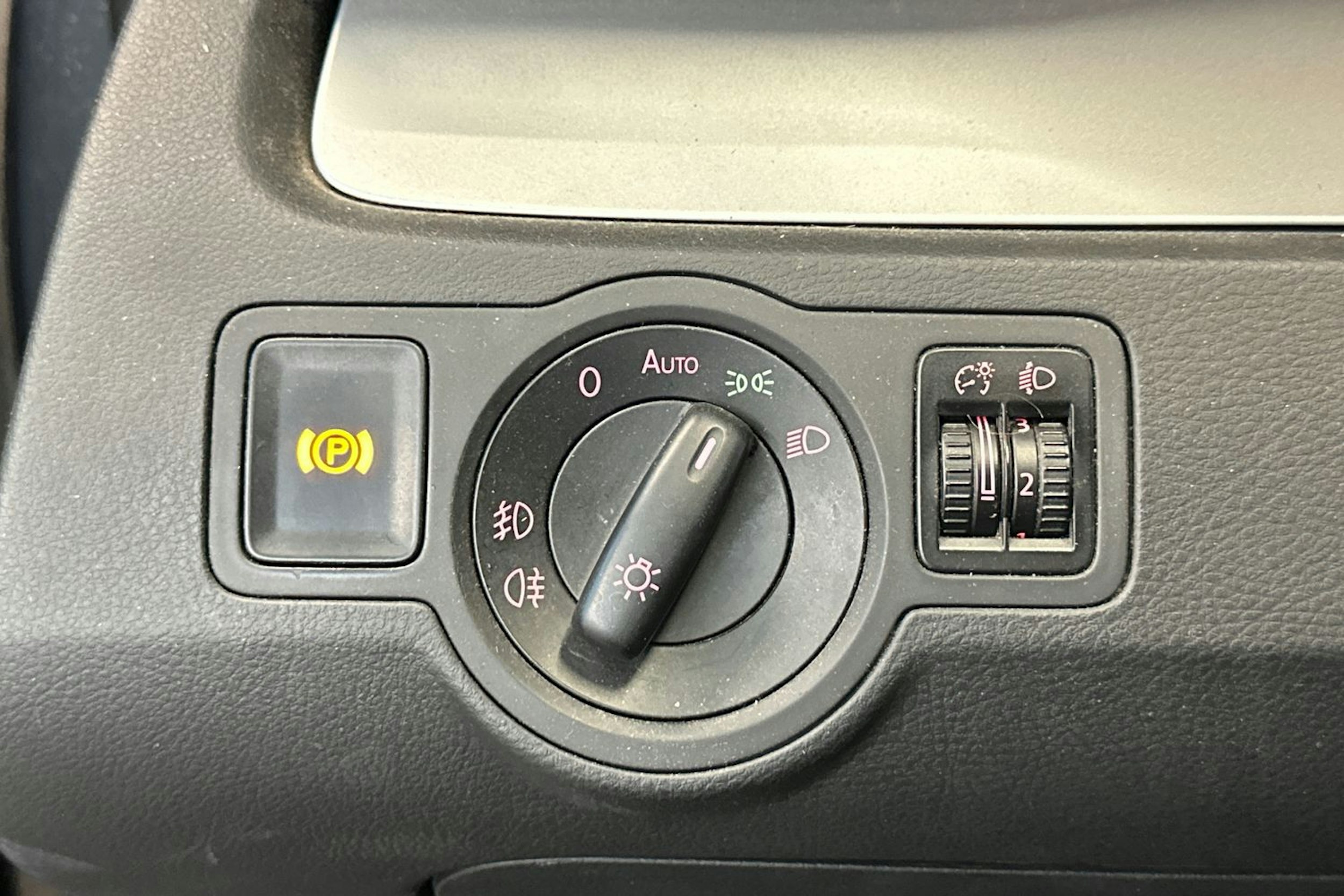 sininen Volkswagen Passat 2009 kuva 14.