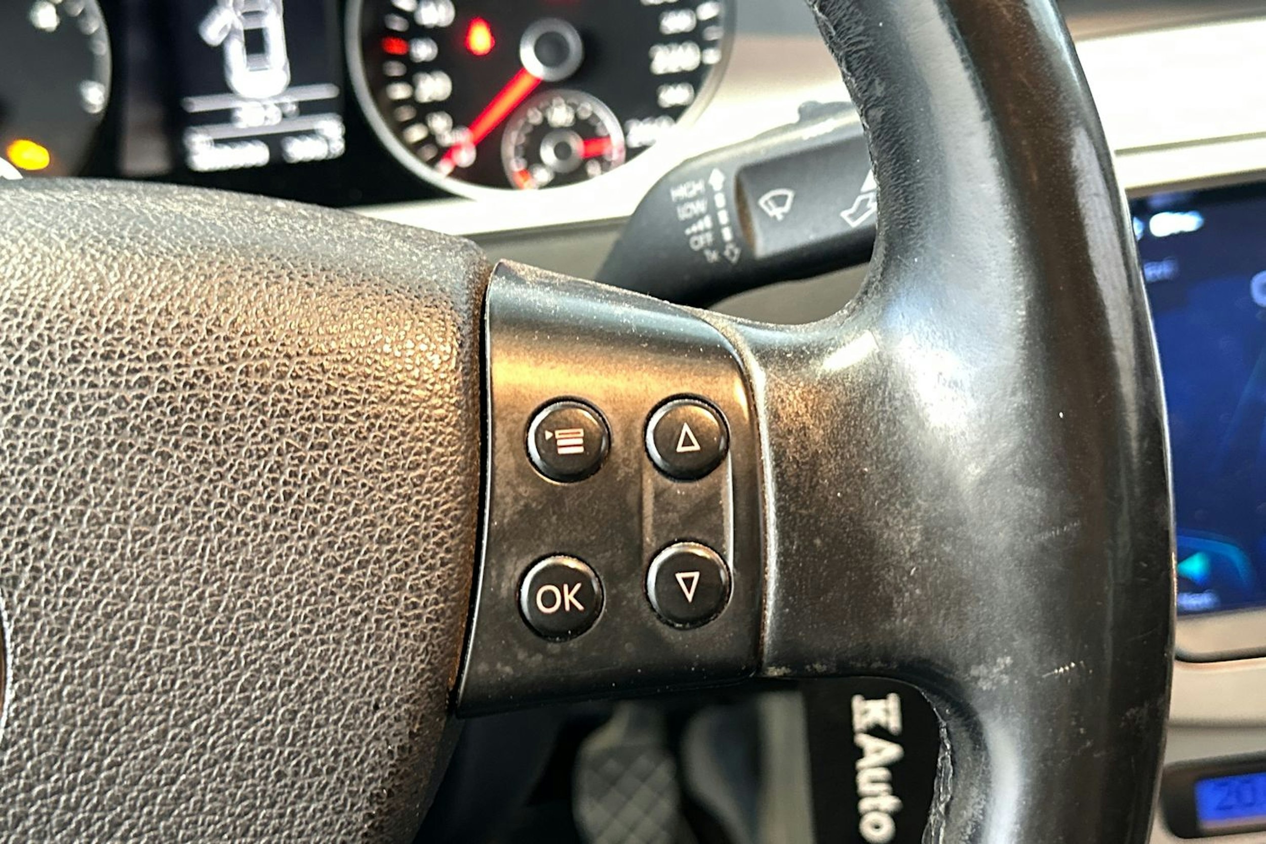 sininen Volkswagen Passat 2009 kuva 16.