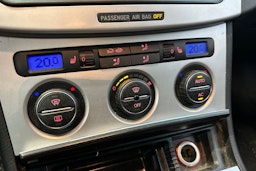 sininen Volkswagen Passat 2009 kuva 20.