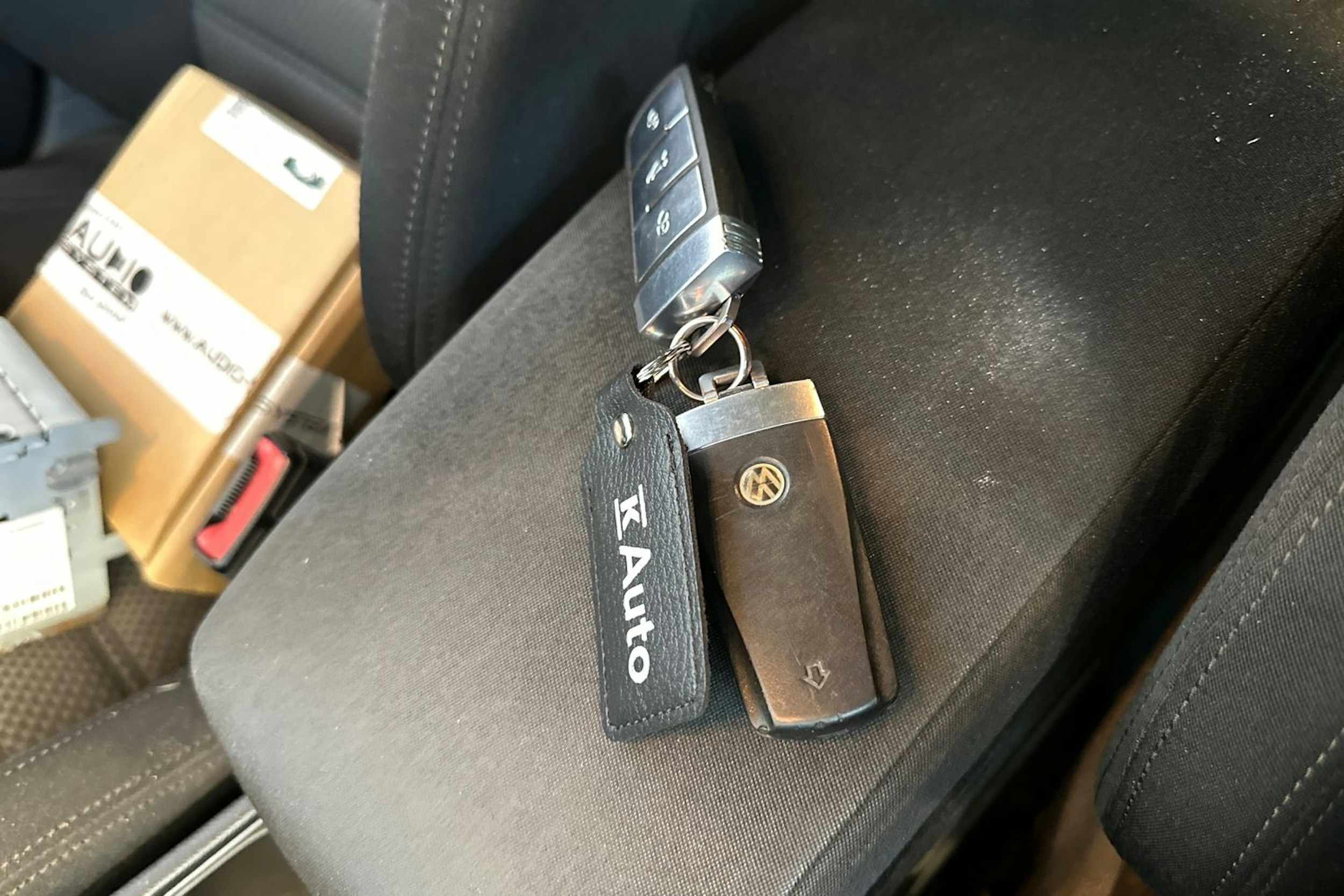 sininen Volkswagen Passat 2009 kuva 24.
