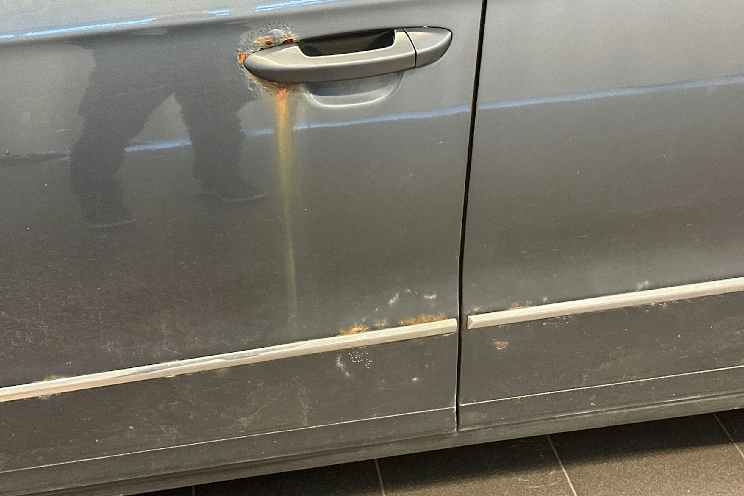 sininen Volkswagen Passat 2009 kuva 26.