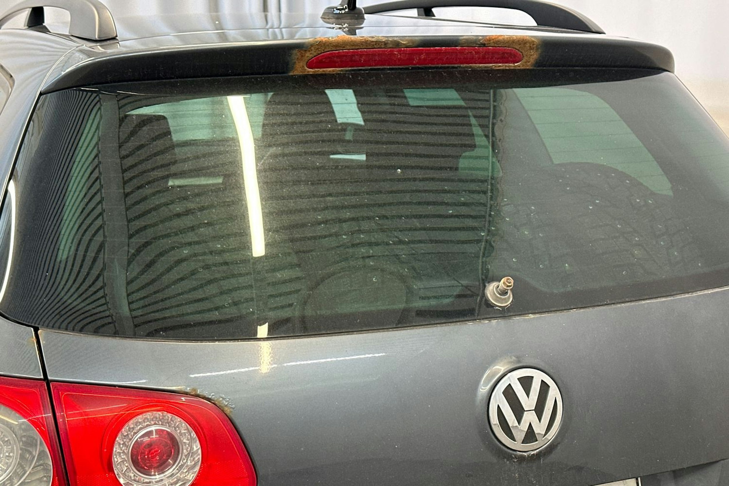 sininen Volkswagen Passat 2009 kuva 28.