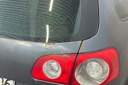 sininen Volkswagen Passat 2009 kuva 29.