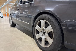 ruskea (beige) Volkswagen Passat 2009 kuva 12.