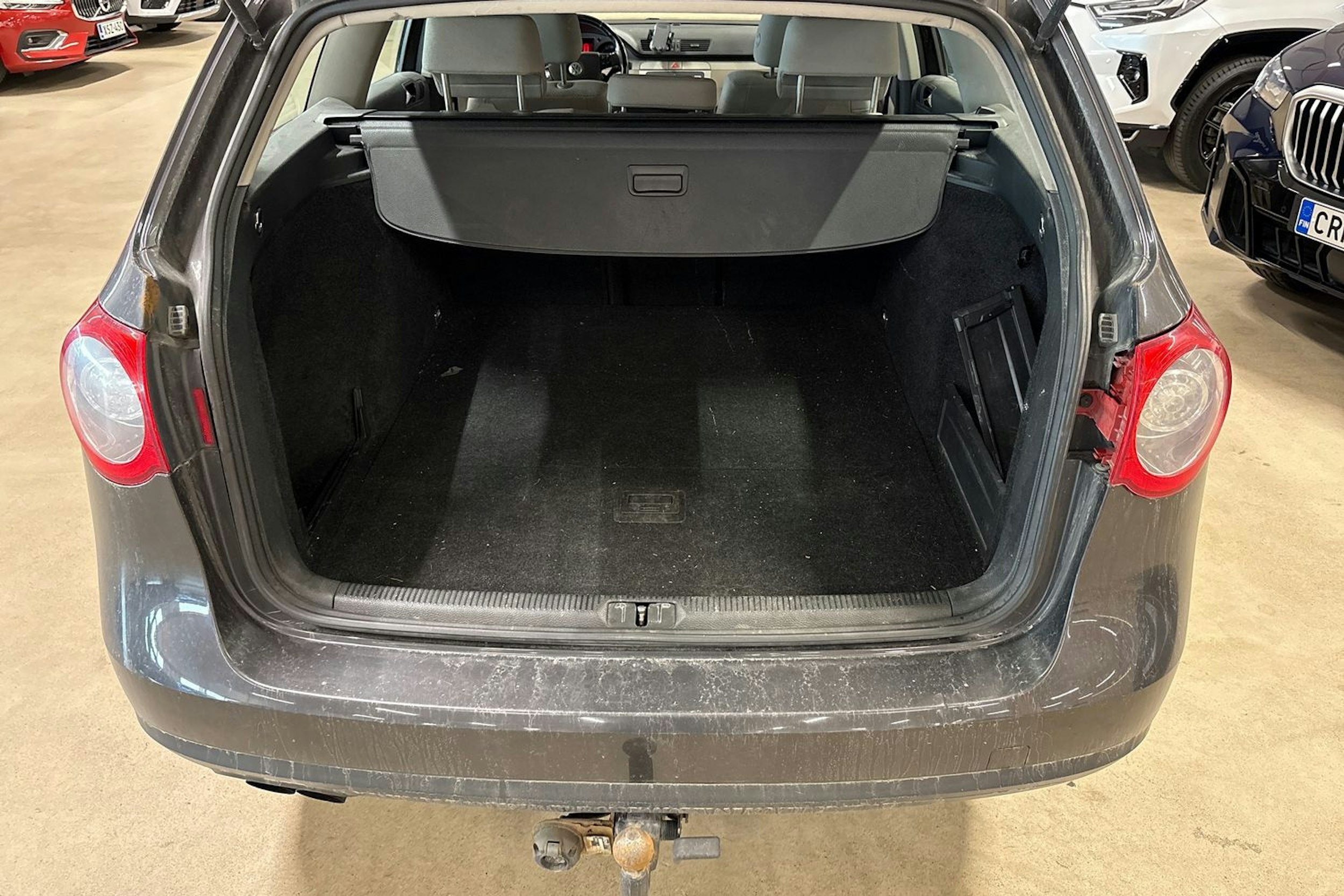 ruskea (beige) Volkswagen Passat 2009 kuva 16.