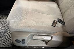 ruskea (beige) Volkswagen Passat 2009 kuva 19.