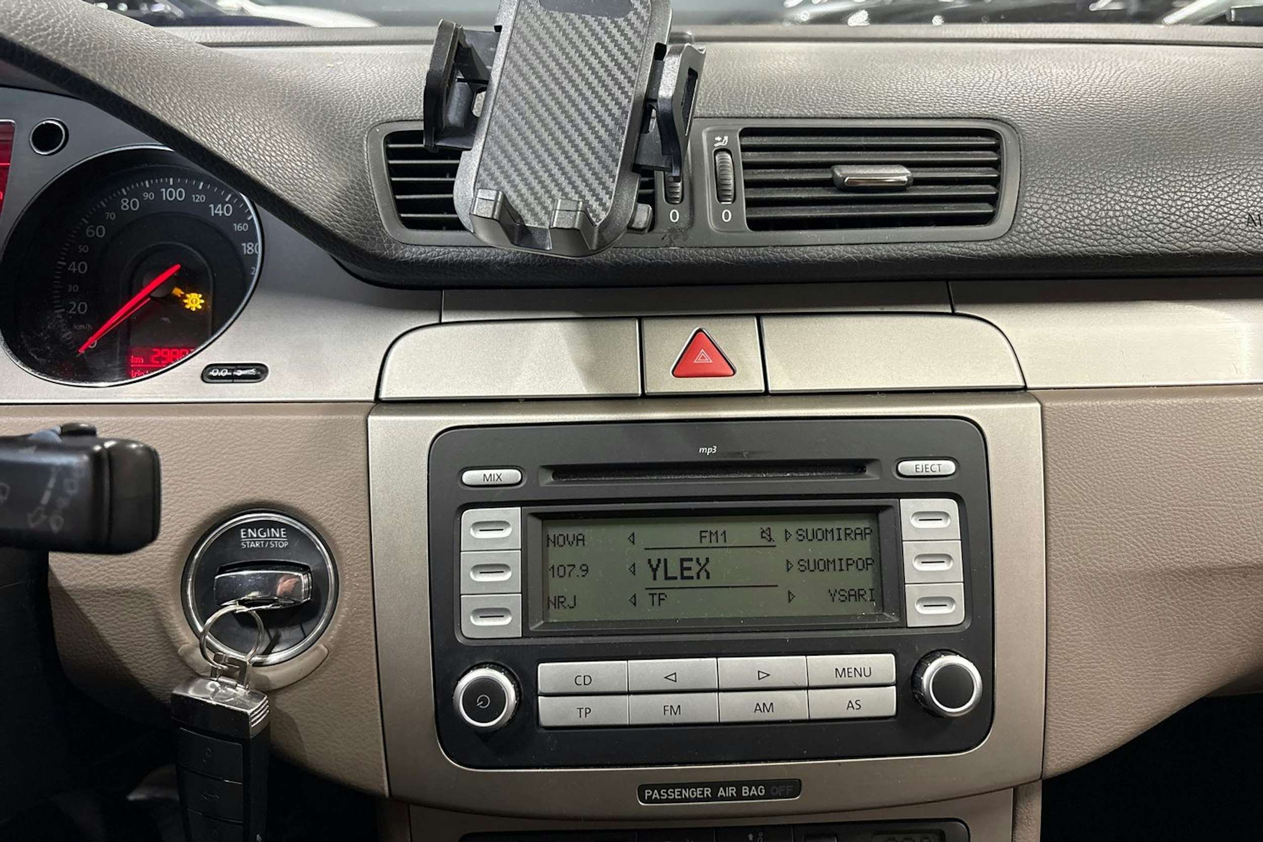 ruskea (beige) Volkswagen Passat 2009 kuva 24.