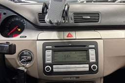 ruskea (beige) Volkswagen Passat 2009 kuva 24.