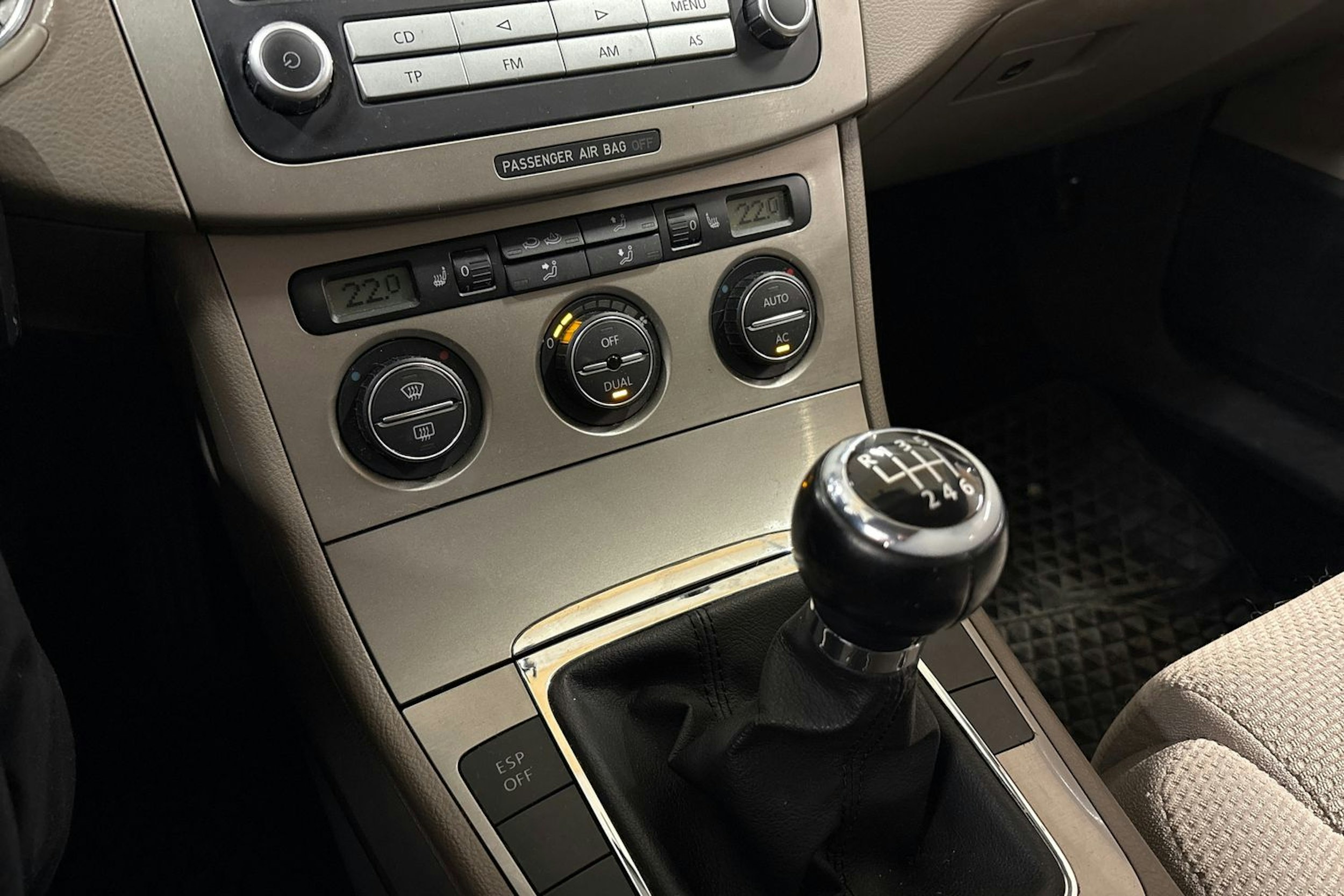ruskea (beige) Volkswagen Passat 2009 kuva 25.