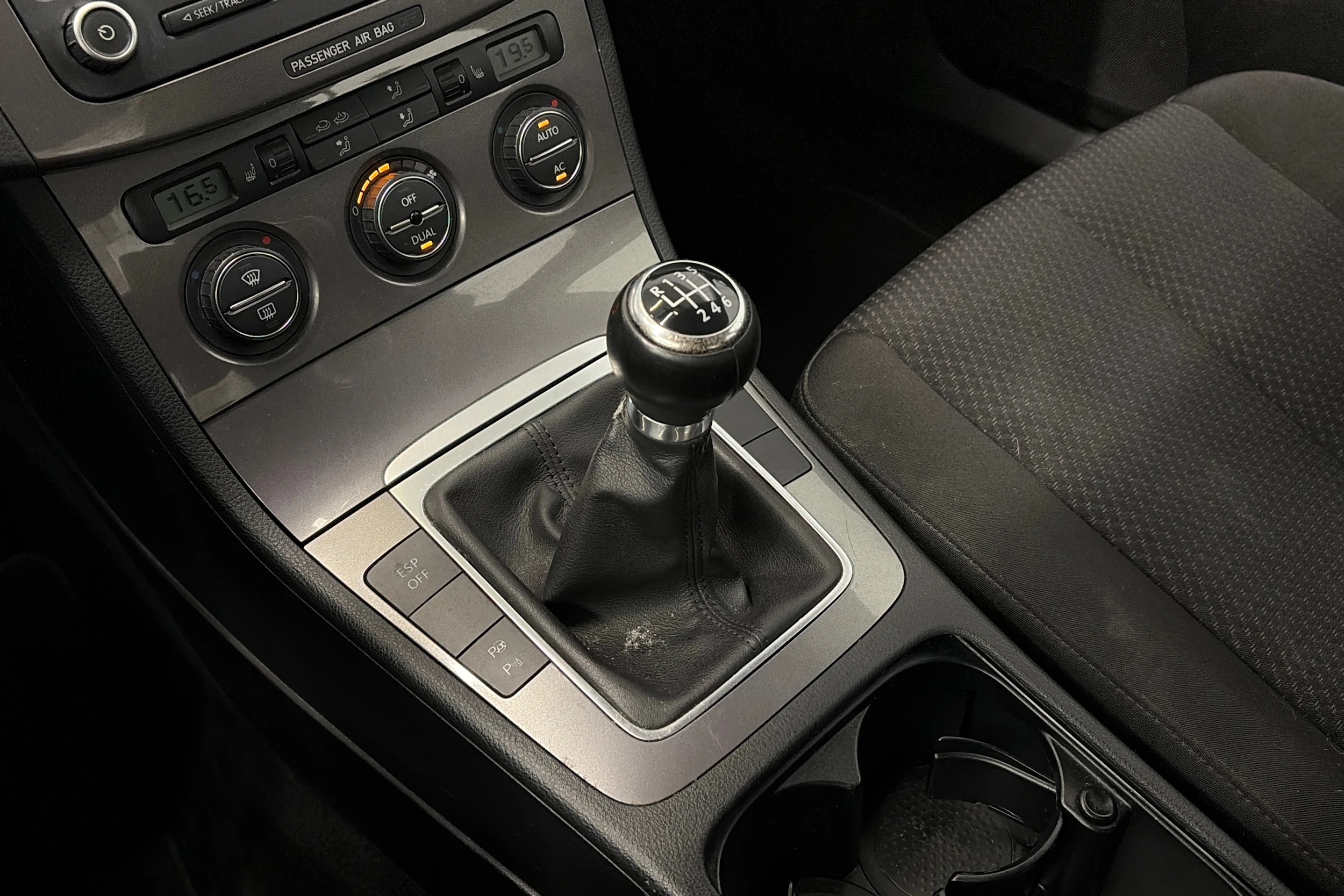 harmaa Volkswagen Passat 2009 kuva 18.