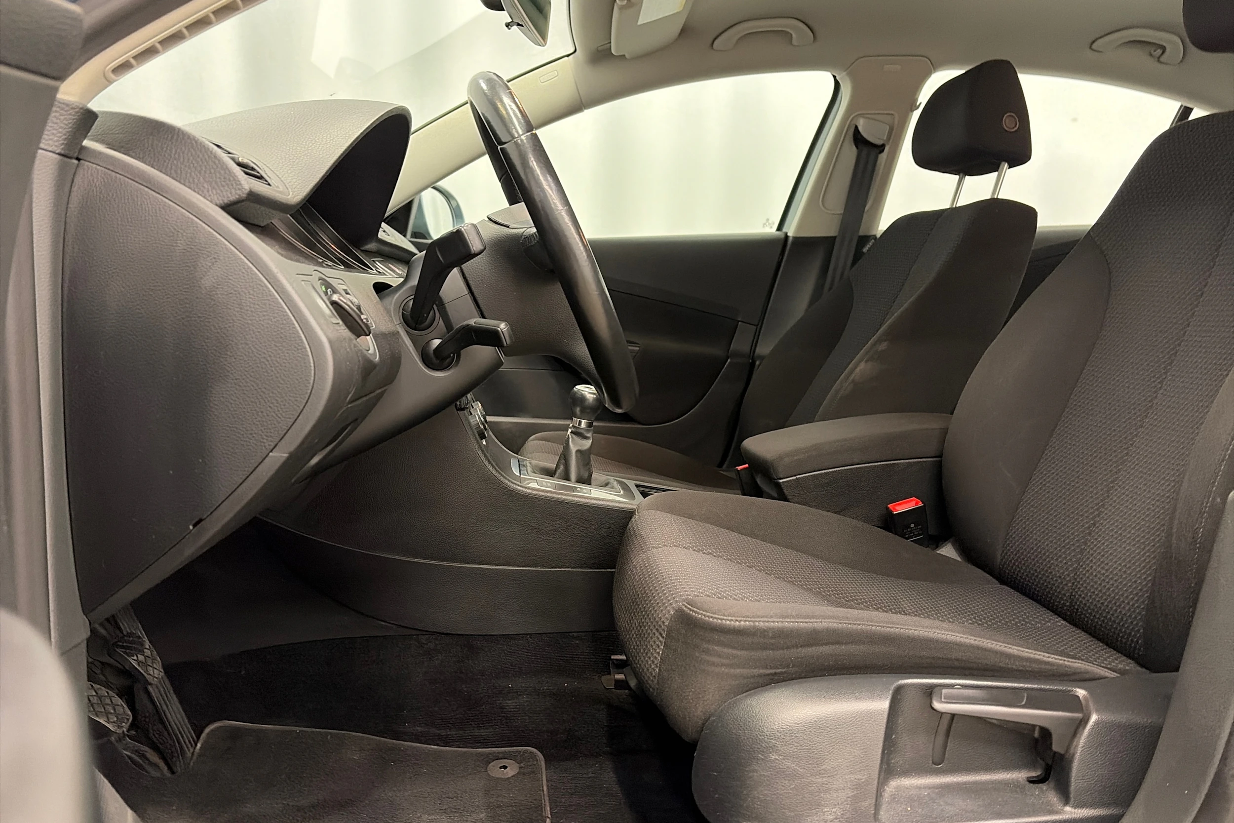 harmaa Volkswagen Passat 2009 kuva 19.