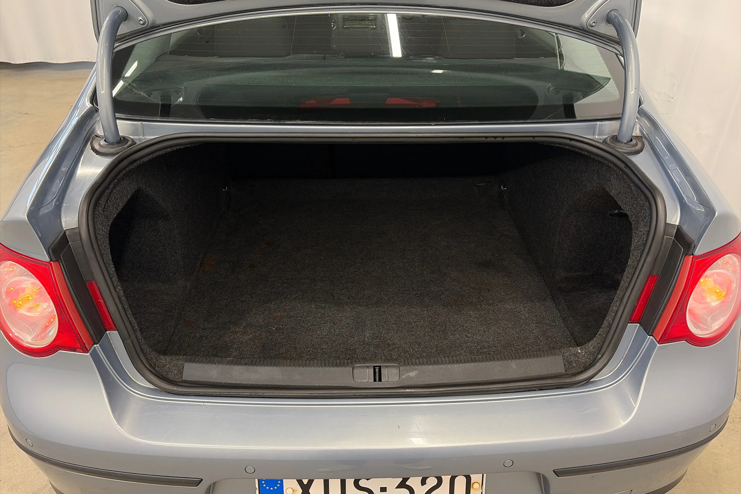 harmaa Volkswagen Passat 2009 kuva 22.