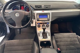 musta Volkswagen Passat 2009 kuva 9.