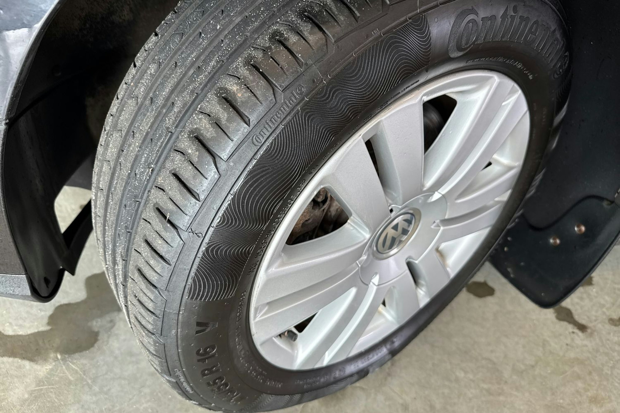 musta Volkswagen Passat 2009 kuva 13.