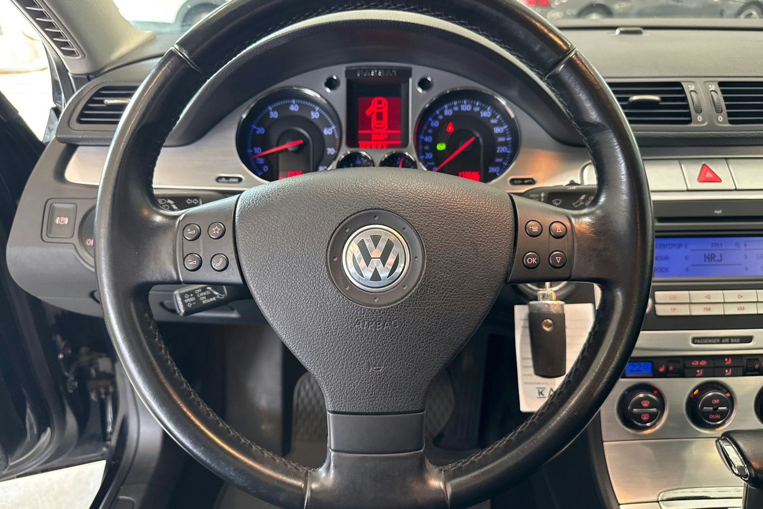 musta Volkswagen Passat 2009 kuva 17.