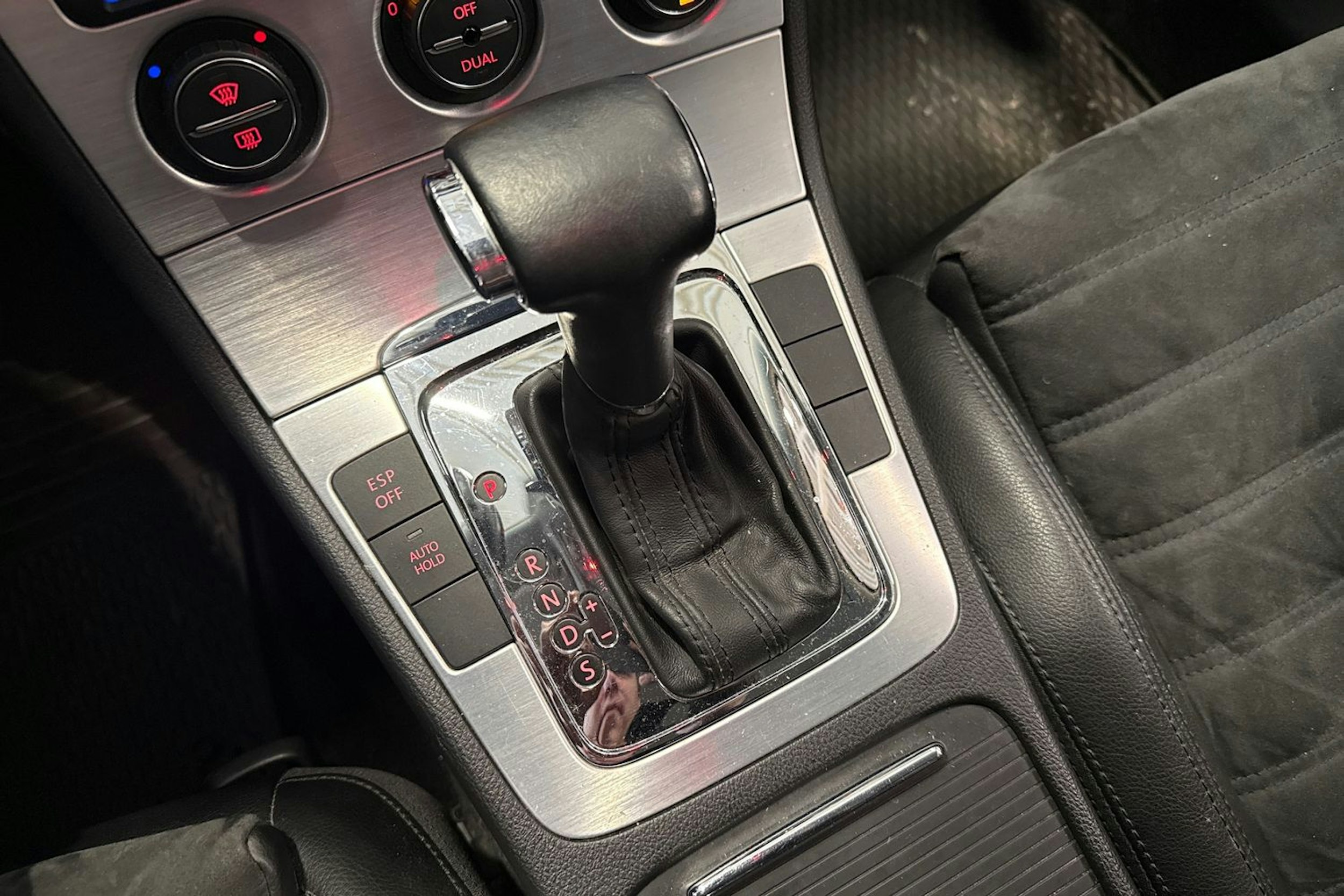 musta Volkswagen Passat 2009 kuva 23.