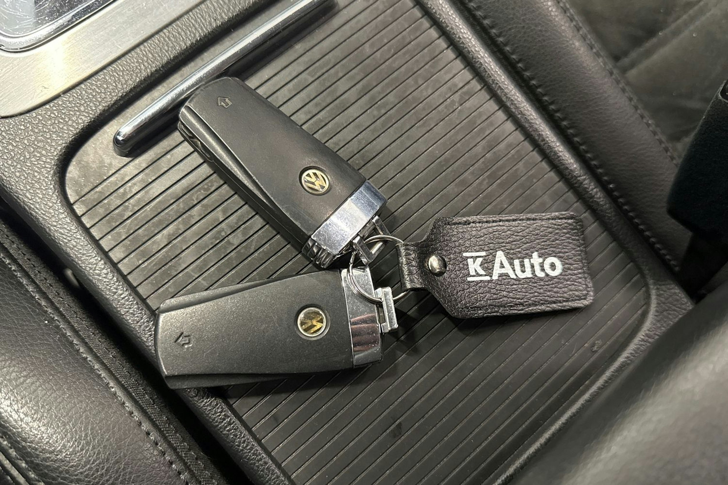 musta Volkswagen Passat 2009 kuva 25.