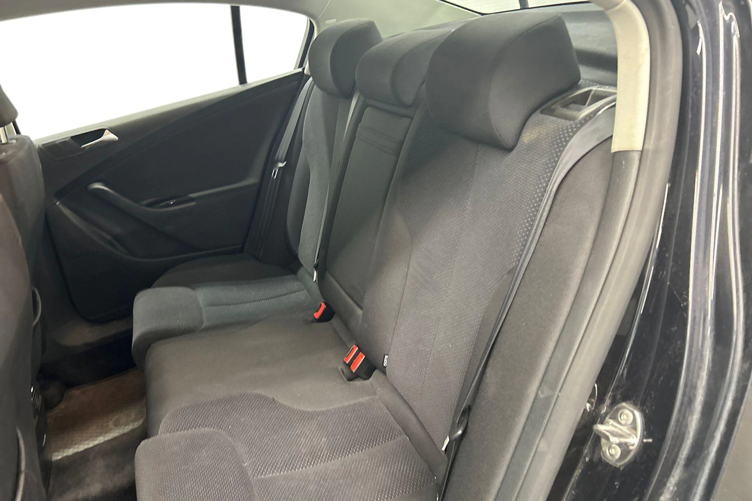 musta Volkswagen Passat 2009 kuva 8.