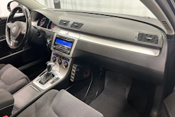 musta Volkswagen Passat 2009 kuva 12.