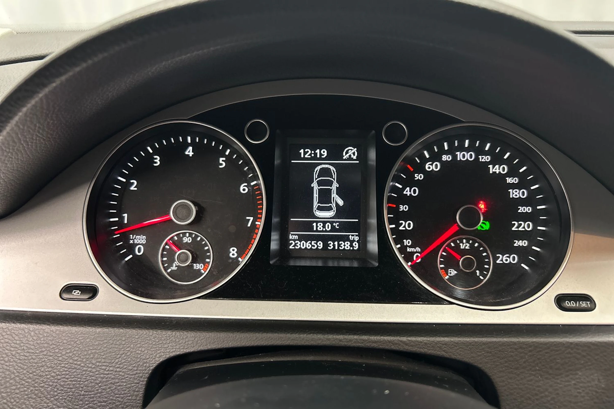 musta Volkswagen Passat 2009 kuva 16.