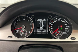 musta Volkswagen Passat 2009 kuva 16.
