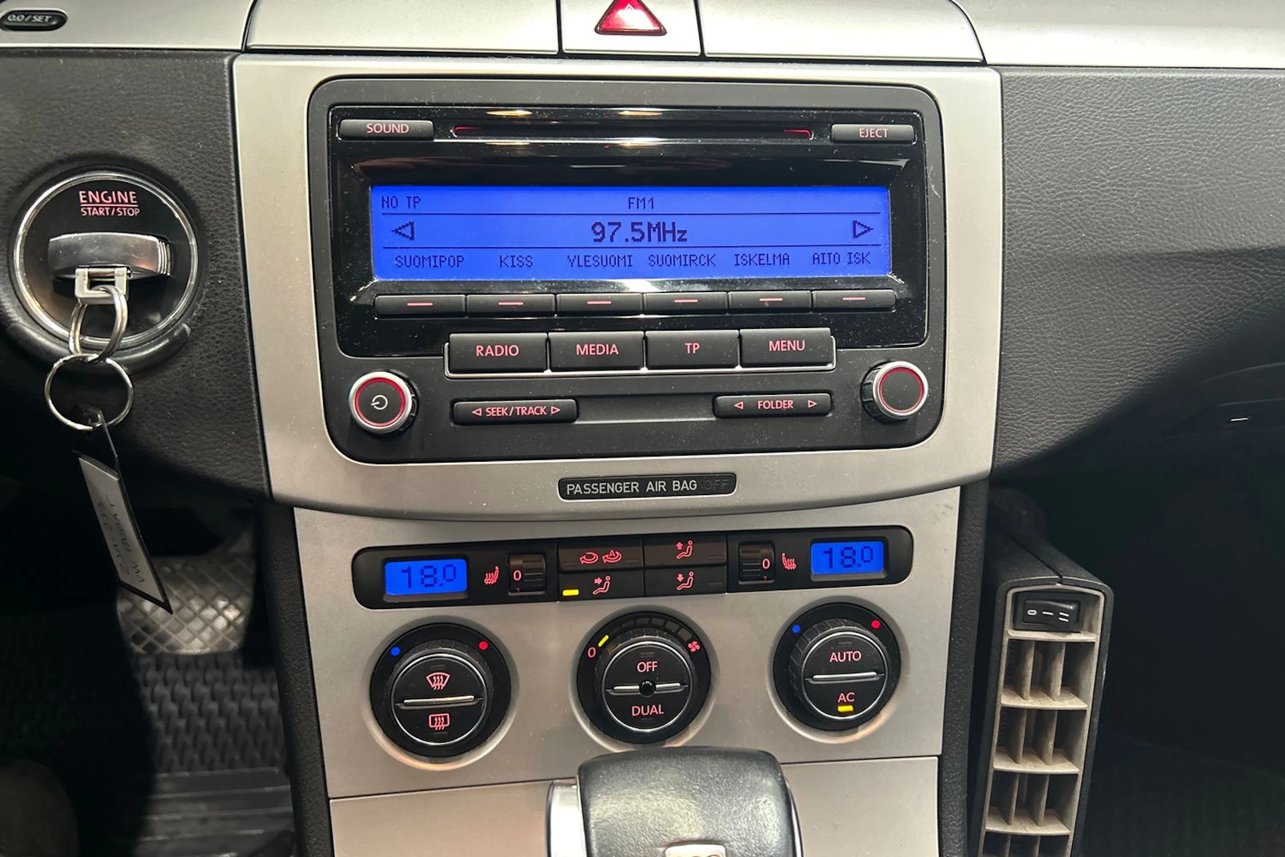 musta Volkswagen Passat 2009 kuva 20.