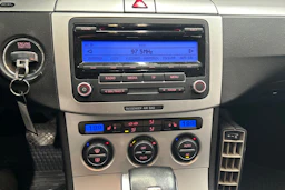 musta Volkswagen Passat 2009 kuva 20.