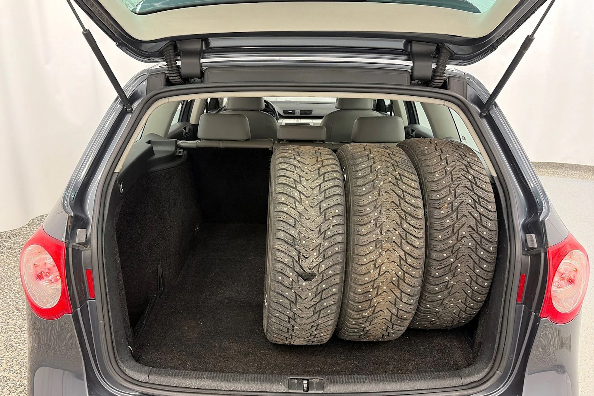 Harmaa Volkswagen PASSAT 2010 kuva 11.