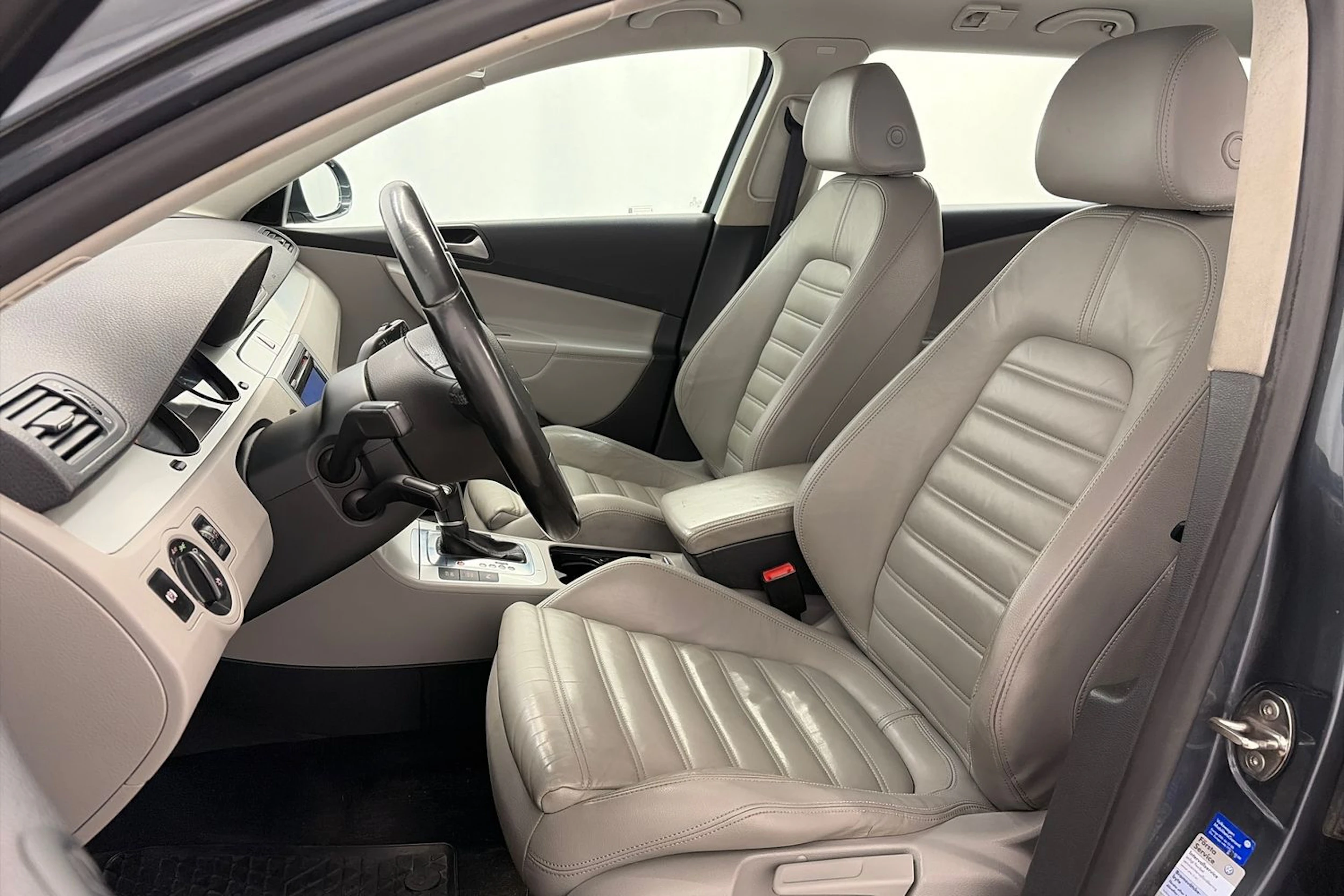 Harmaa Volkswagen PASSAT 2010 kuva 12.