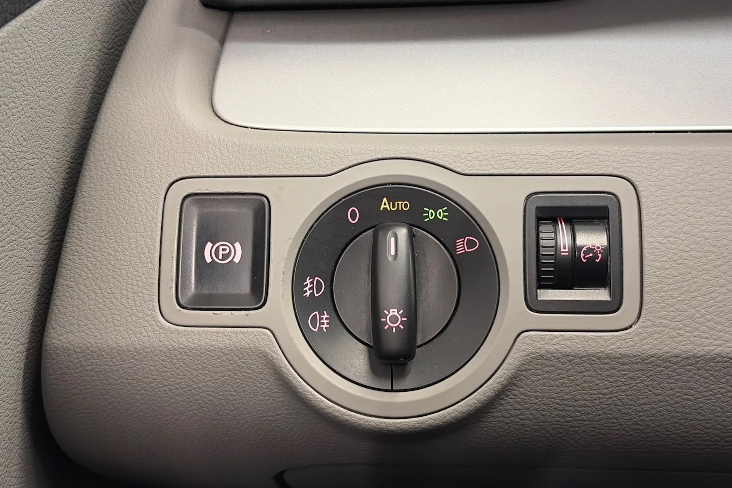 Harmaa Volkswagen PASSAT 2010 kuva 22.