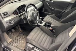 musta Volkswagen Passat 2010 kuva 6.