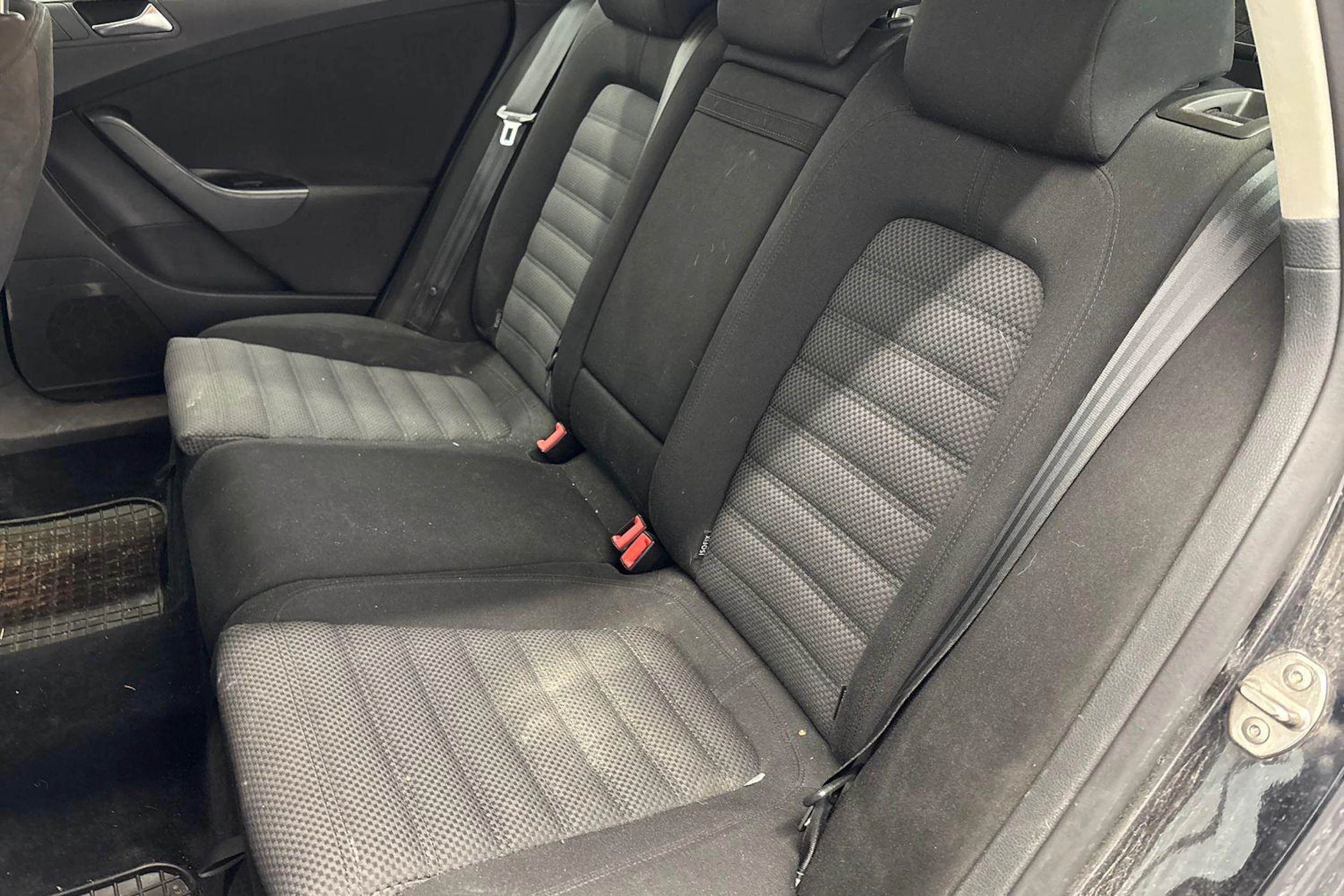 musta Volkswagen Passat 2010 kuva 8.
