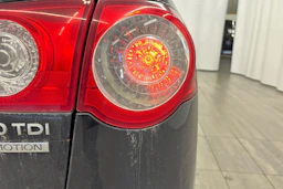 musta Volkswagen Passat 2010 kuva 12.