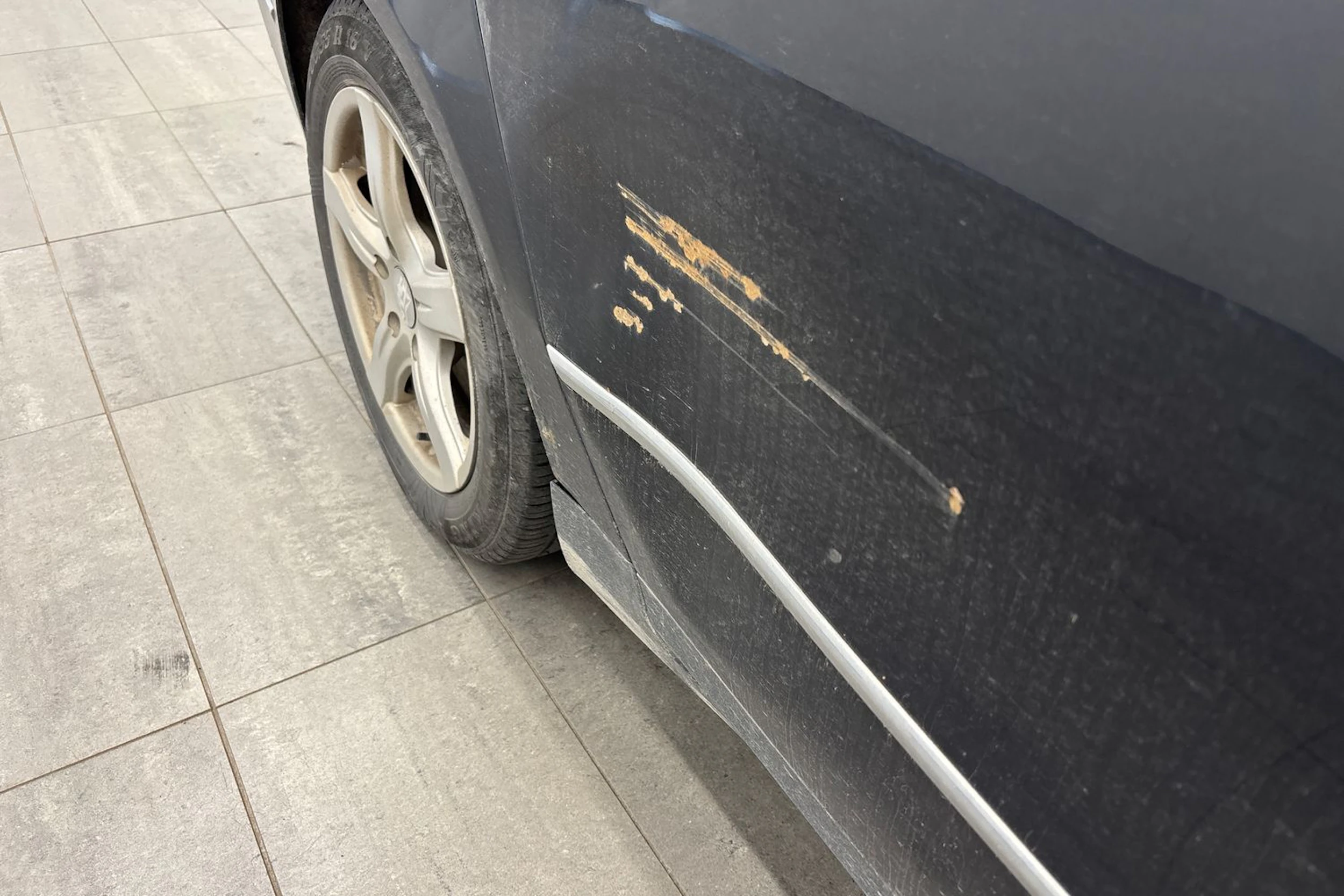 musta Volkswagen Passat 2010 kuva 18.
