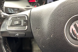 musta Volkswagen Passat 2010 kuva 22.
