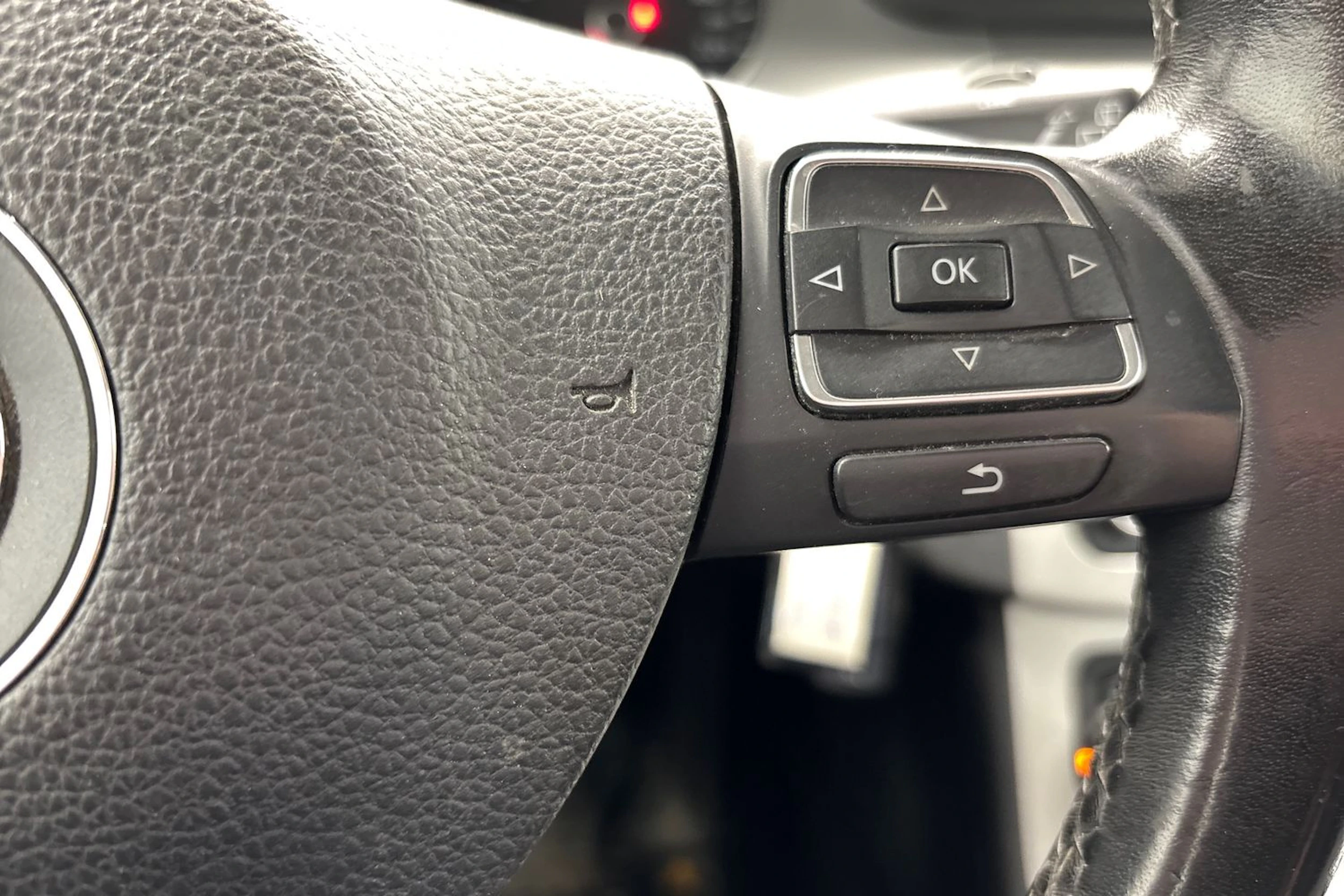 musta Volkswagen Passat 2010 kuva 23.