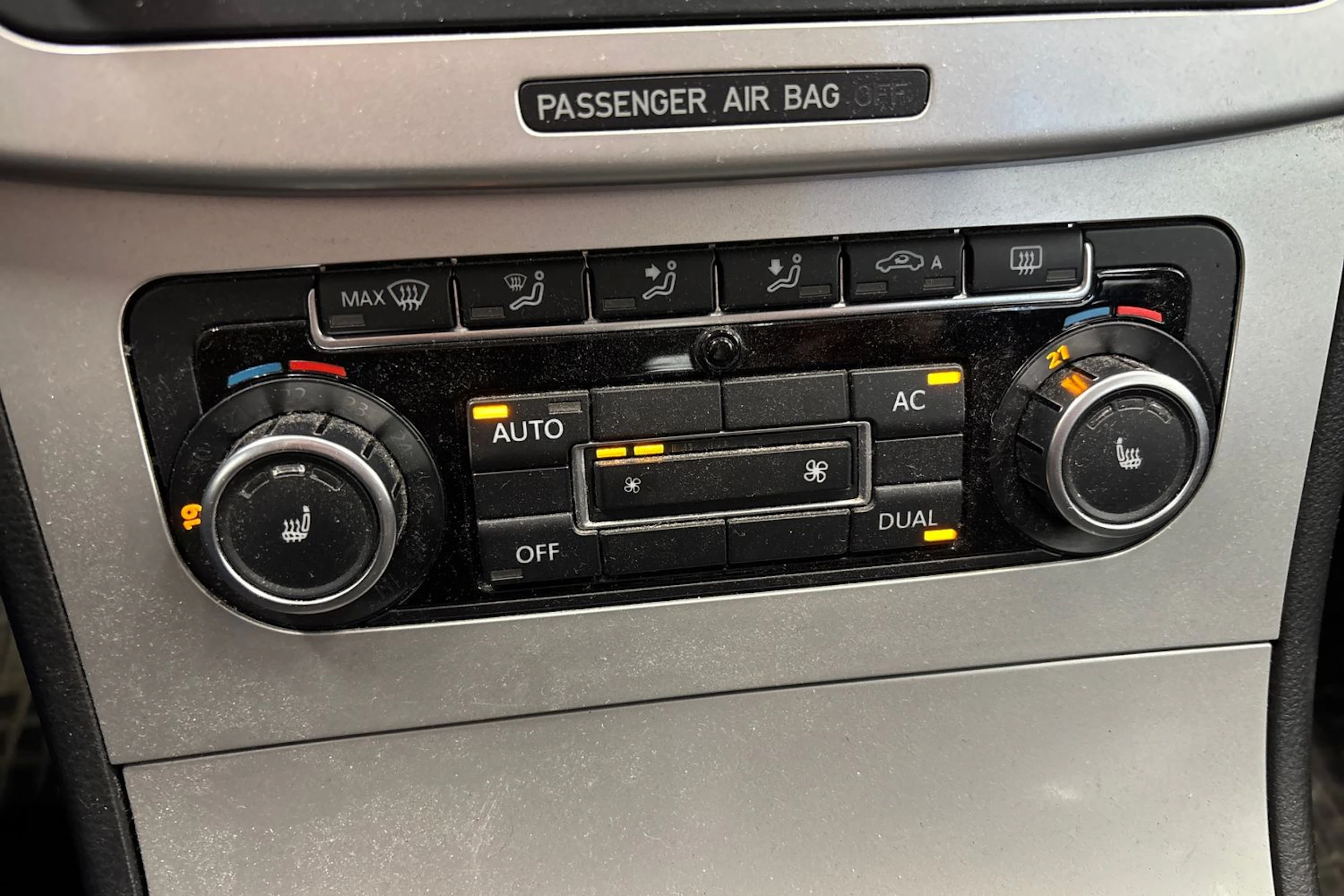 musta Volkswagen Passat 2010 kuva 25.