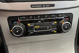 musta Volkswagen Passat 2010 kuva 25.