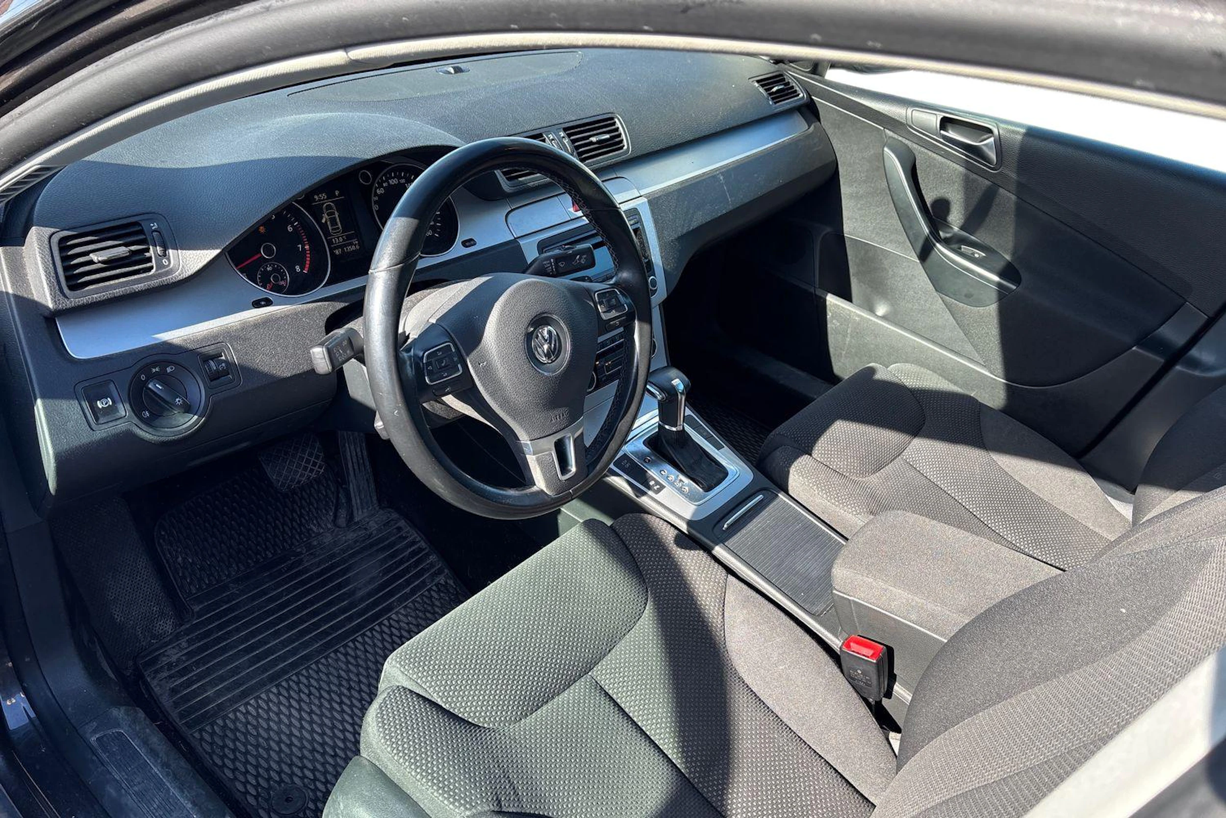 ruskea (beige) Volkswagen Passat 2010 kuva 3.