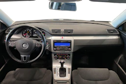 ruskea (beige) Volkswagen Passat 2010 kuva 9.